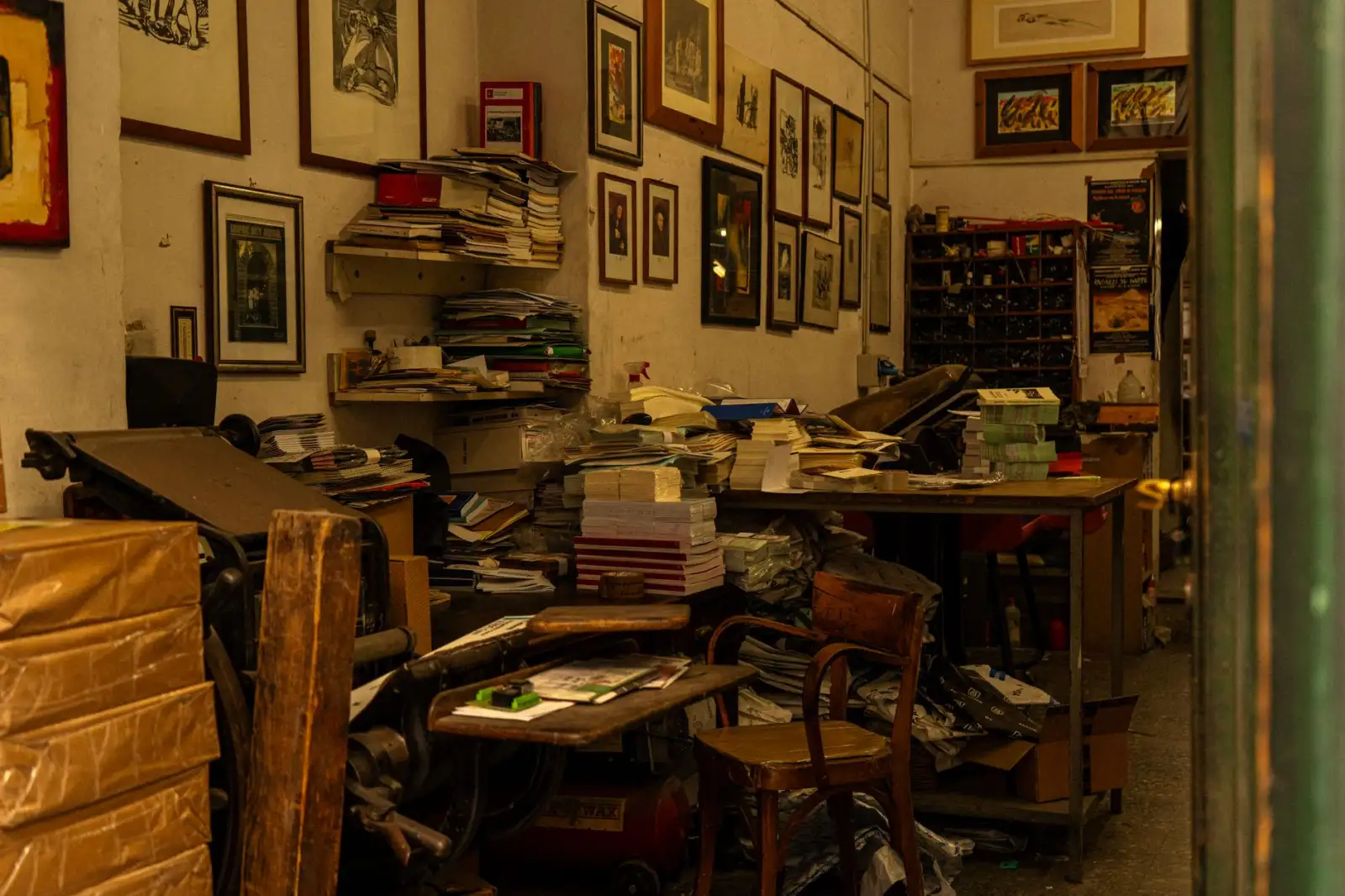 半导体器件选型对比：集成电路与分立器件性能差异详解