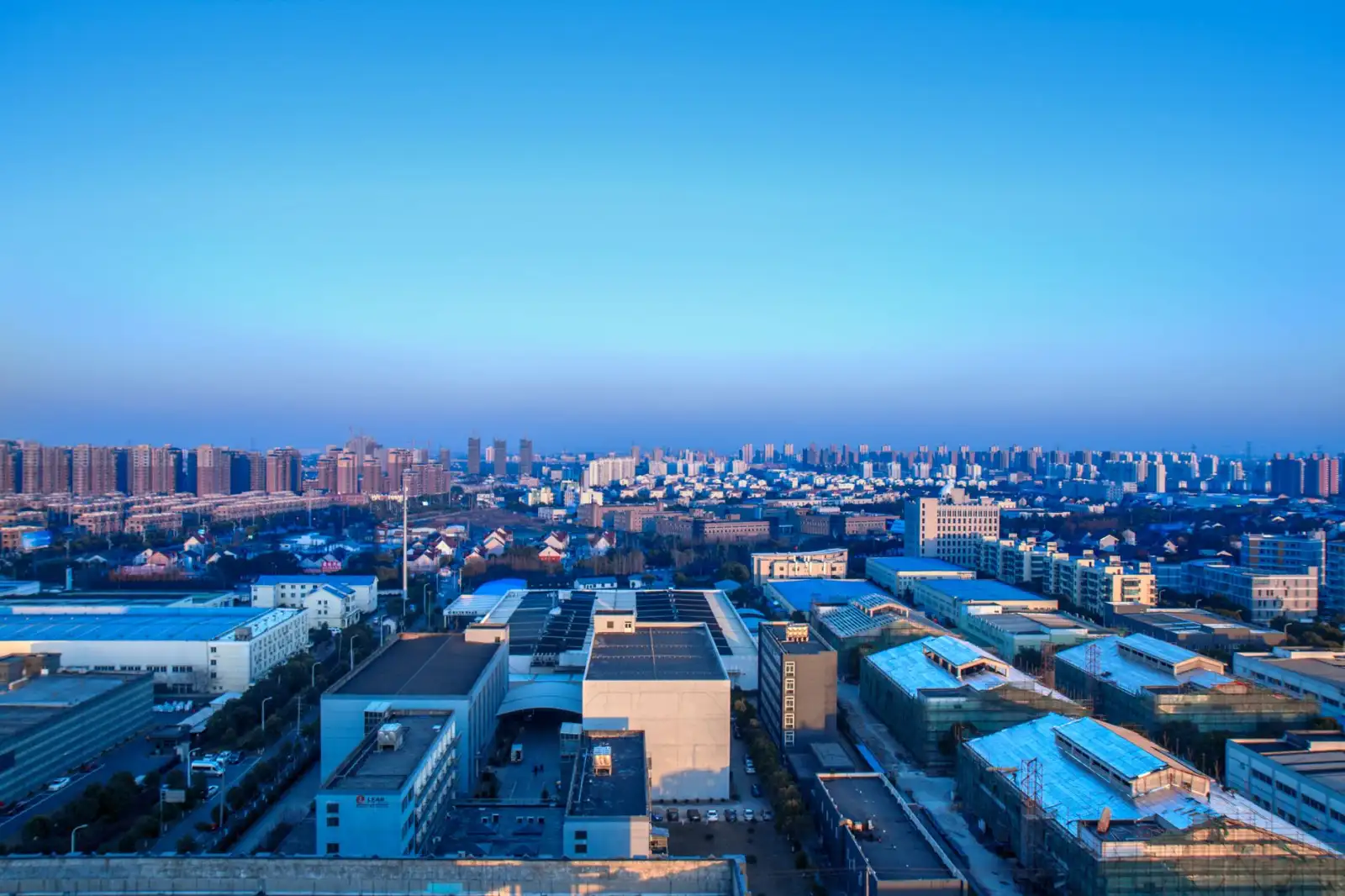 2024年电子元器件市场趋势：芯片与集成电路价格波动分析